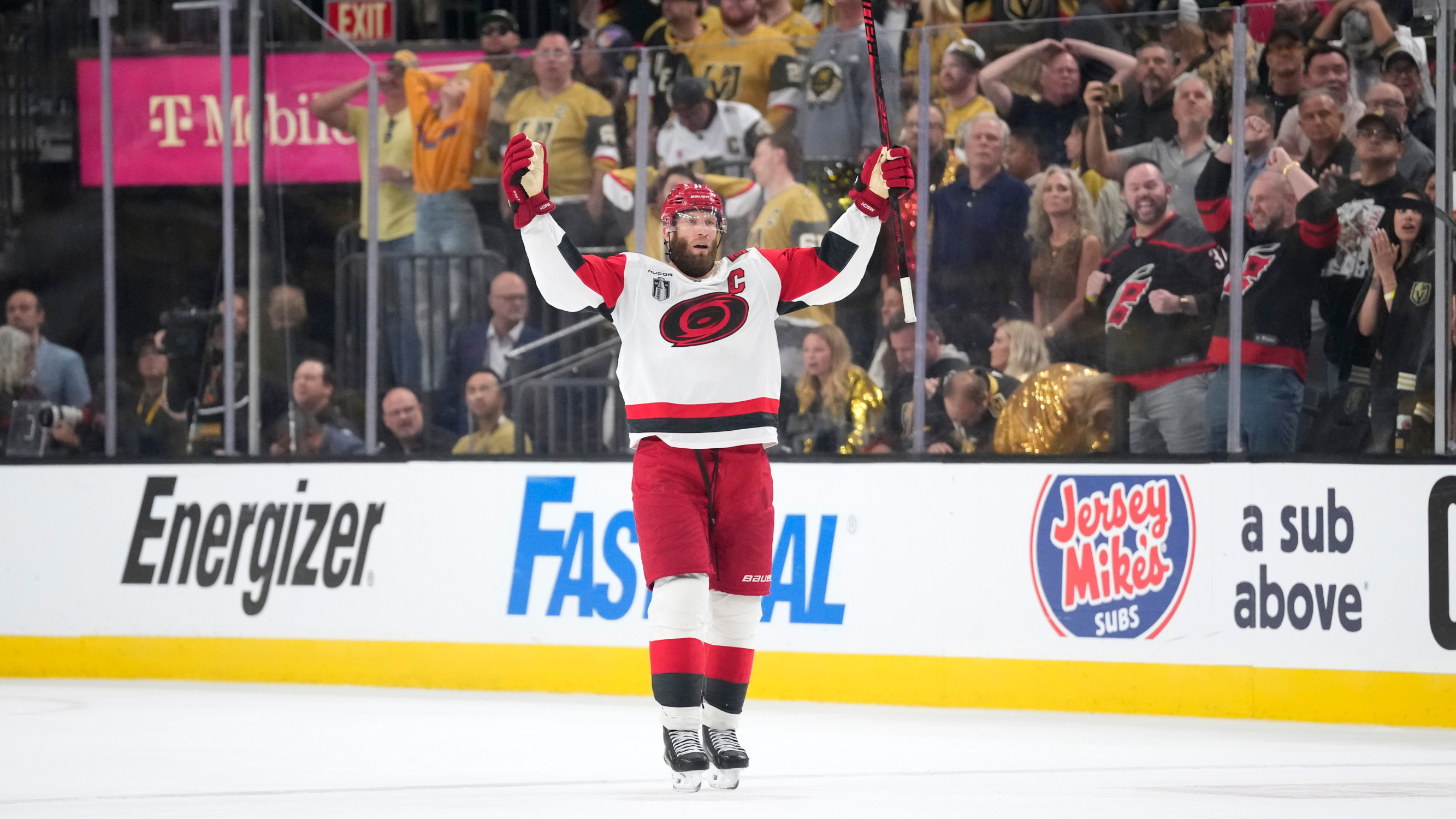 Ráno s NHL: Sadnite si a sledujte. Jordan Staal je hrdinom f