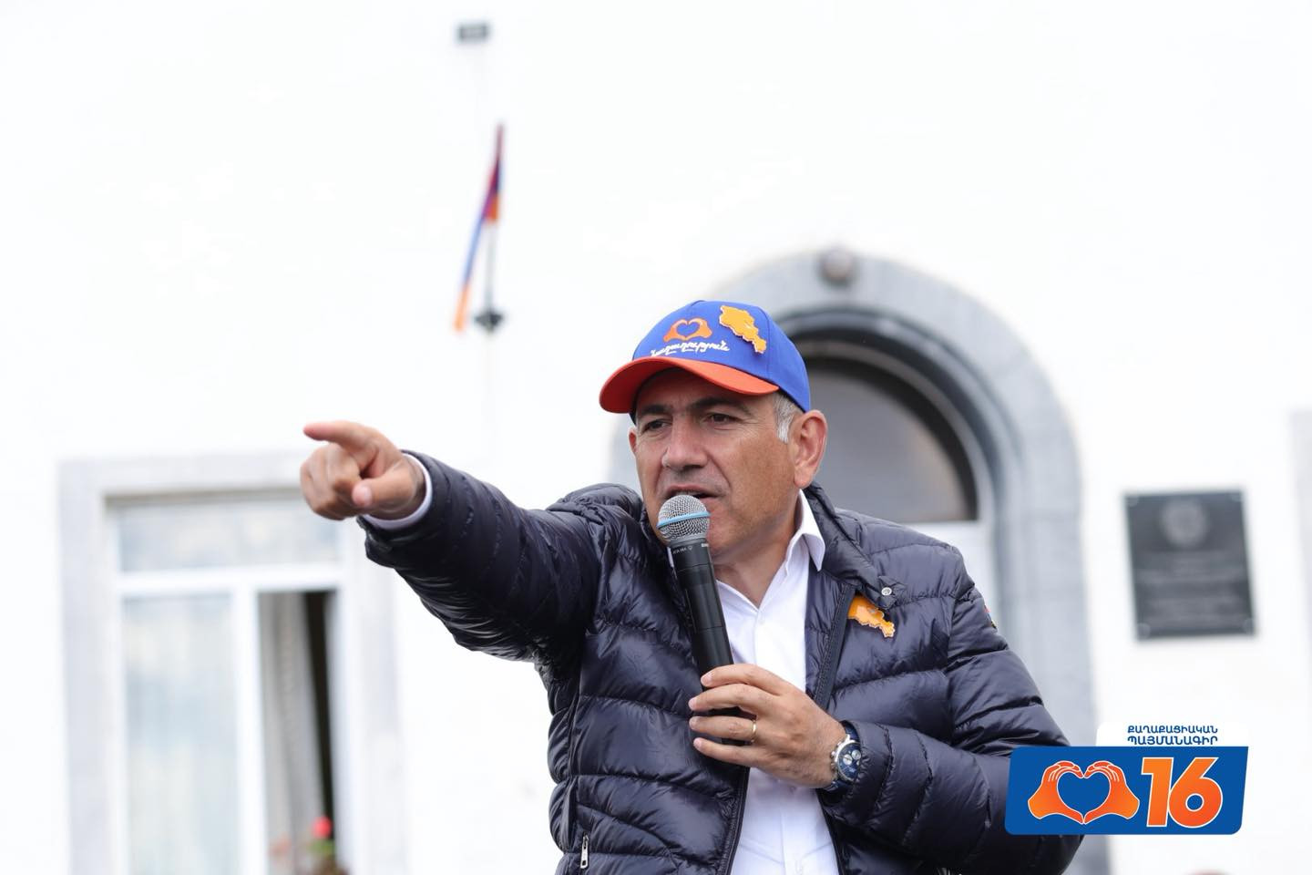 Rusi stupňujú tlak na Arménsko pred dôležitými voľbami. Favoritom je premiér, ktorý sa zbližuje so Západom