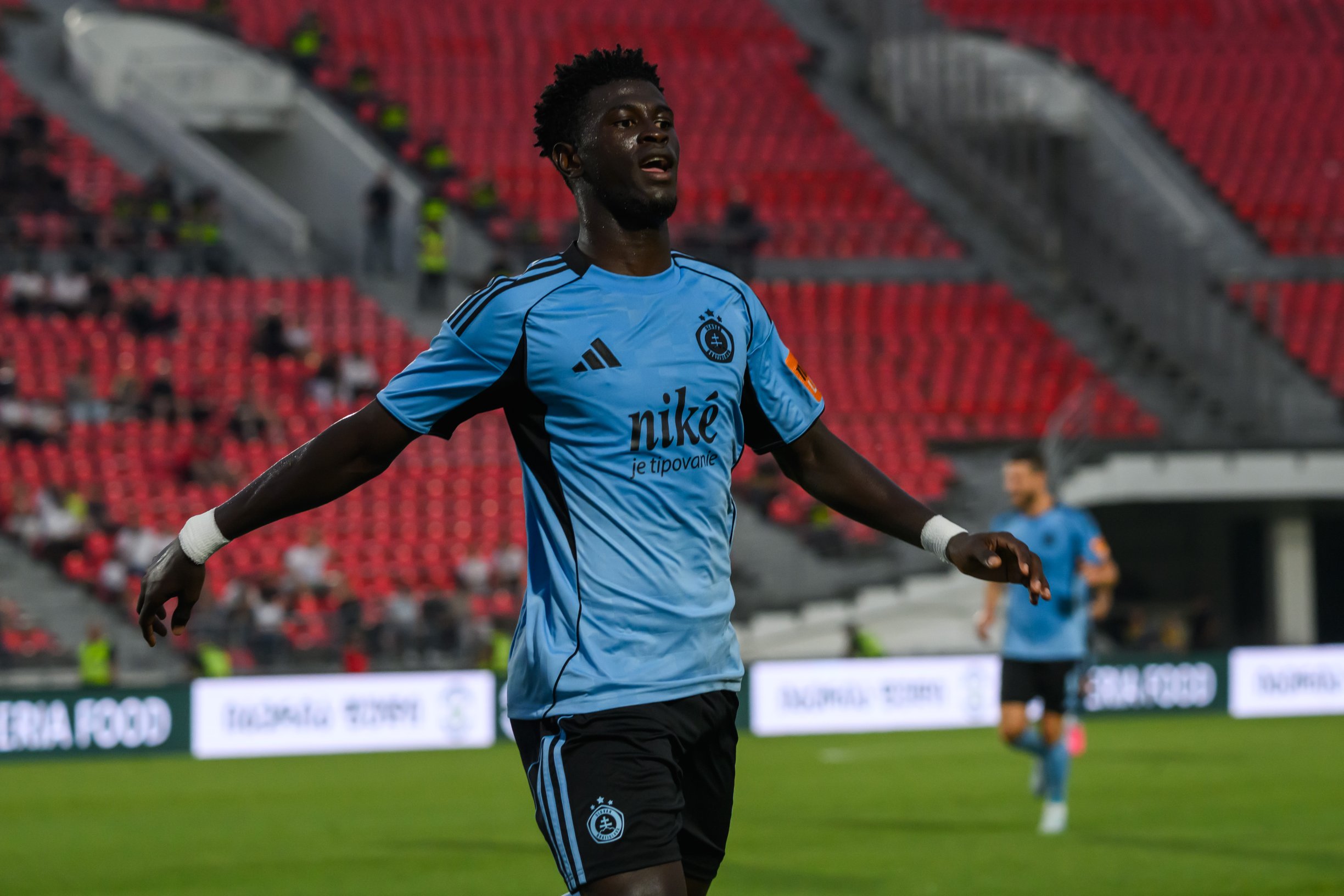 Slovan nebol len o Tourém. Yirajang pripomenul, že často nevieme, čím si futbalisti prechádzajú