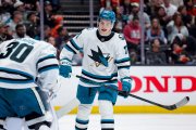 Celebrini dostal najvyšší plat v histórii NHL. Napriek tomu dal San Jose zľavu