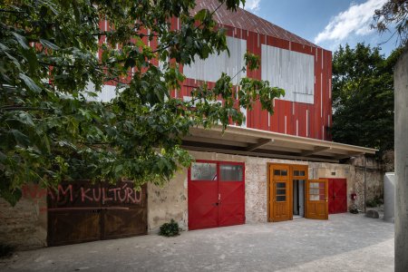 Staré garáže za SNG chceli zbúrať, dnes sú pripravené na nový život