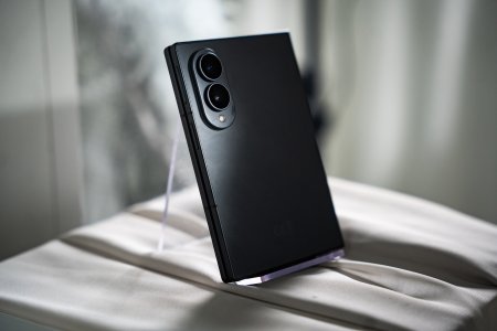 Samsung predbehol Apple a predstavil nový formát skladacích telefónov
