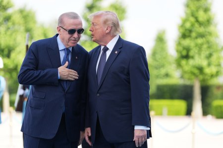 Politická pantomíma: samit NATO v Ankare