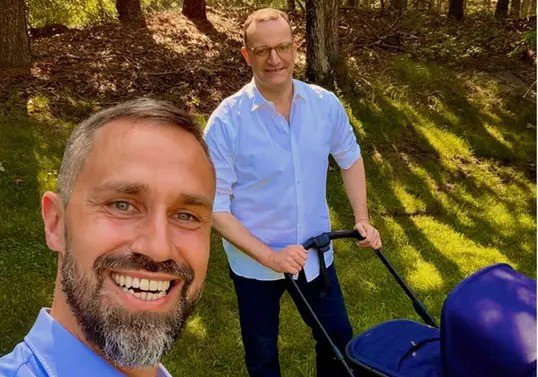 Dieťa od náhradnej matky ukončilo kariéru vplyvného nemeckého politika, Merz musel prestavať vládu