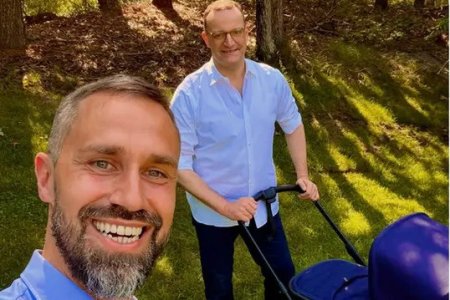 Dieťa od náhradnej matky ukončilo kariéru vplyvného nemeckého politika, Merz musel prestavať vládu