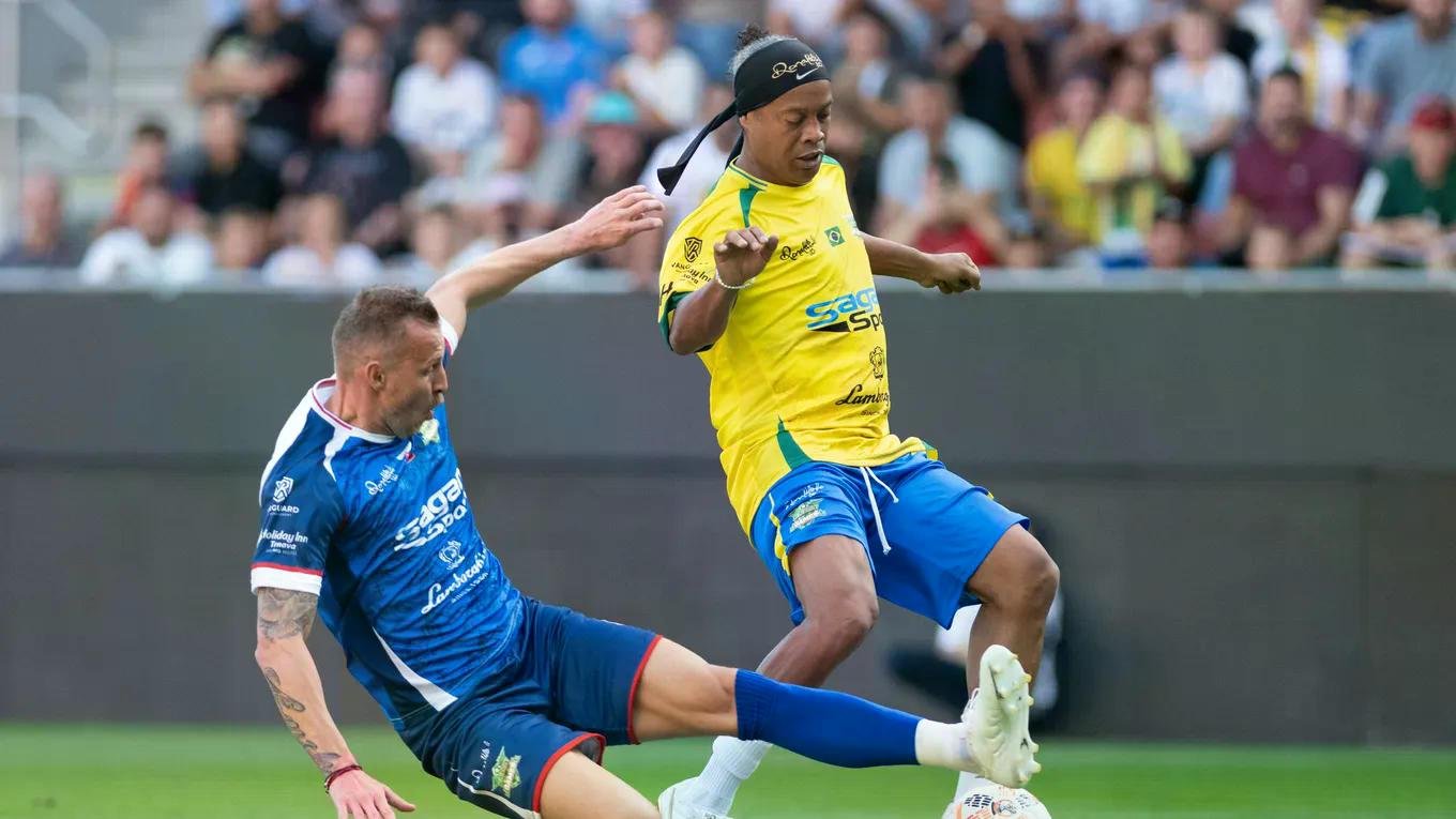 Za slovenské legendy hrali aj influenceri. Ronaldinhovu šou sprevádzali dlhé rady a organizačný chaos