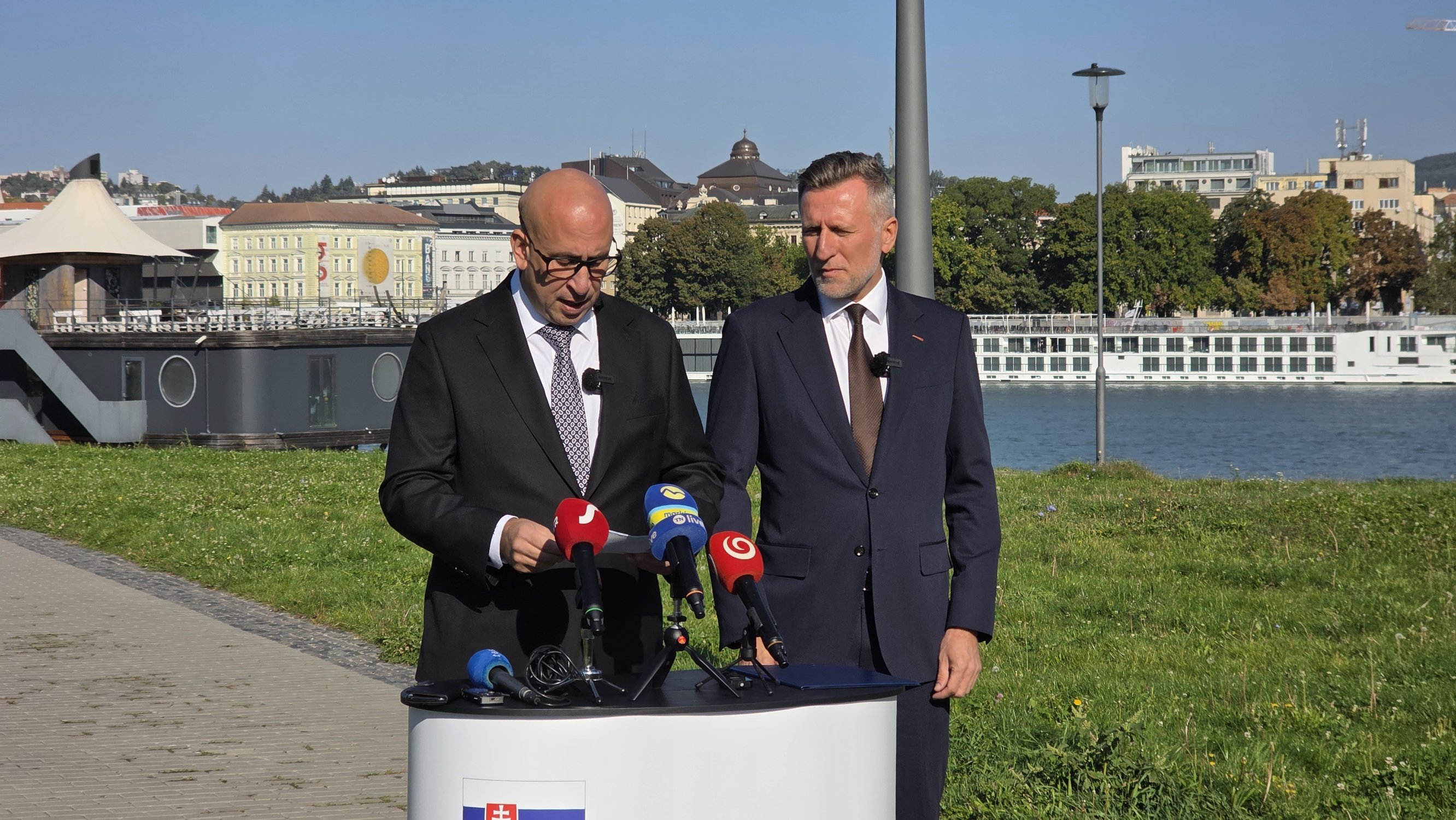 Ráža označoval za predĺženú ruku Smeru, teraz sa Winkler vzdal v jeho prospech. Mesto vymenili za trafiky, reaguje Vallo