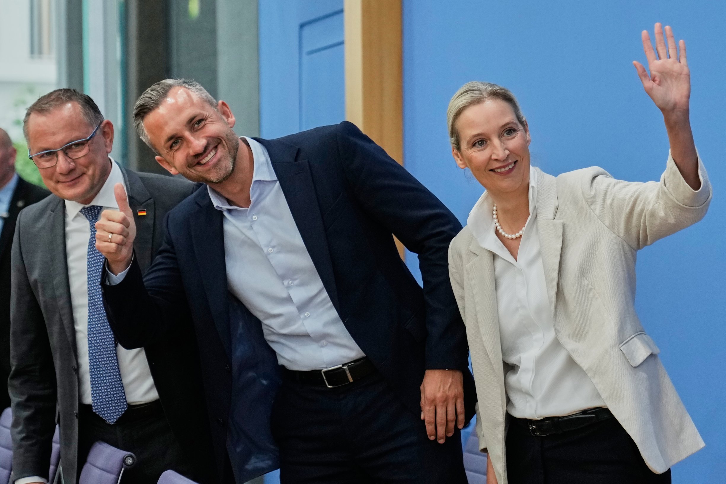 Pravicoví populisti v Európe oslavujú úspech AfD, pre časť je však príliš radikálna
