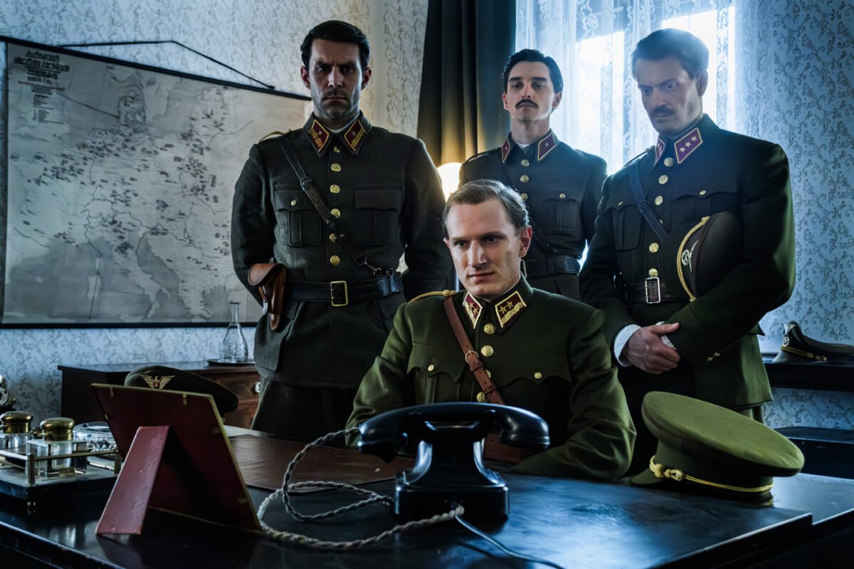 Navštívil Tiso Goliana vo väzení a aký mali vzťah s Husákom? Čo sedí a čo nie v novom filme o povstaleckom generálovi