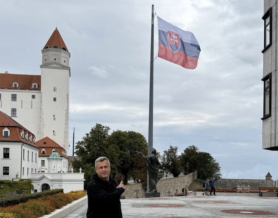 Andrej Danko by mal byť prvý, kto by si chcel napchať dvojkríž do zadku
