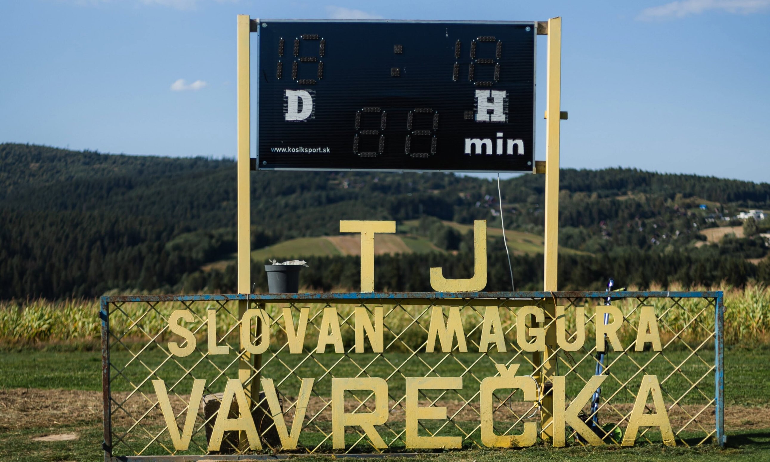 Dôchodkyne od rána natierali chlebíčky. Zápas Žiliny proti dedine Vavrečka ukázal futbal ako komunitnú aktivitu